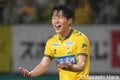 千葉が17年ぶりの歓喜！ 先制ゴールの矢村が満面の笑み＆追加点の津久井が誇らしげな表情！ 守護神も勝利のハグ！次節の“直接対決”で最下位脱出を狙う！【ジェフユナイテッド千葉vsガンバ大阪】激闘PHOTOギャラリーの画像002