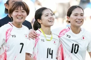 ｢カワイ過ぎっ！｣なでしこ司令塔の“異競技”対談ショット＆“お団子おさげ姿”のセンス抜群フリースローに反響！｢運動神経いいですよね｣｢ツーショット 可愛さが4倍だぁ｣の声の画像