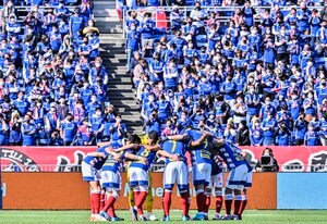 横浜F・マリノスの新加入ブラジル人FWの「チーム合流動画」が公開！「太ももエグない？」「凄い身体」と話題の“深夜のお披露目映像”【動画】の画像