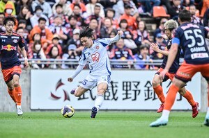 J2仙台が大宮に3失点完敗も、試合後、サポーターが大きすぎる声援でチームを鼓舞。真瀬拓海は「完敗してブーイングされてもおかしくない状況だと思うんですけど……」と次戦の勝利誓うの画像