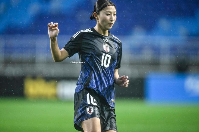 【塩越柚歩アルバム】E-1選手権最終戦で途中出場した「塩越柚歩の写真43枚」！ 雨に濡れながらも見せた華麗なプレー写真「なでしこジャパンー中国代表」の画像034