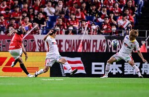 「これは エグいて」浦和FWホセ・カンテの“GK一歩も動けず”の理不尽反転右足ダイレクト弾に驚愕＆称賛の嵐！「このタイミングで打たれたら反応出来んわ！」と脱帽の声の画像