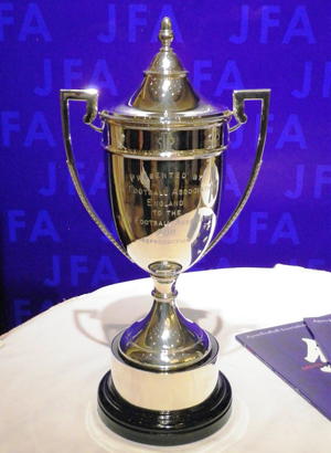 大住良之の「この世界のコーナーエリアから」第112回「カップかトロフィーか」(2)イングランドと日本をつなぐ「天皇杯」の画像