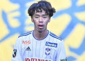 「こんなやばい選手おったんや…」J1新潟・伊藤涼太郎の「わずか1試合の天才的プレー集」が大絶賛！「頭の後ろにも目ついてると思う」の声が出た、相手を手玉に取る超絶テクの画像