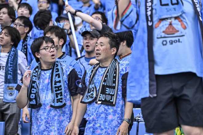 【サポーターアルバム】完封勝利後に笑顔＆万歳見せた「川崎フロンターレの試合後のサポーター写真83枚」！ ホーム連勝を熱狂的サポート「川崎フロンターレーセレッソ大阪」の画像065