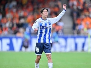 「ほんとに無料でいいんですかレベル」「これ配布は豪華だな」J2山形が発表した1万5千人プレゼントの「豪華すぎる寒冷地グッズ」が大反響！ モデルにも「ポーズと表情があざと可愛い」の声の画像