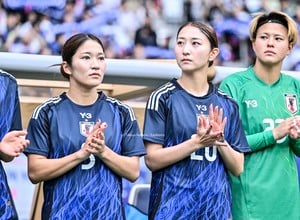 「新年から可愛いすぎる♡」浦和レディース“ゆうゆず”コンビの初詣自撮りツーショットにファン歓喜！「ゆうゆずの初詣はレアですよね」「氷川神社最高!」などの声の画像