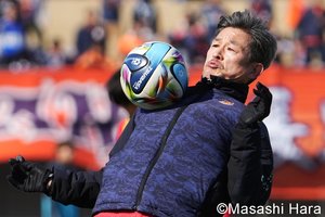 ｢やっぱバケモンだわ｣59歳キング・カズ、渾身のダイビングヘッド＆華麗な受け身に驚嘆の声｢ウソだろ｣の画像