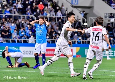 小林悠と長谷川竜也 2点目コンビ が魅せた かわいすぎる 仲良しすぎる仕草 サッカー批評web