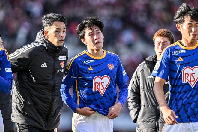 「こんなに泣くとは思わなかった」「辛くなる」J2仙台の選手が試合後に見せた「ピッチ横での悔し号泣姿」に心打たれるファン続々……「我慢してたのにもらい泣き」の声の画像009