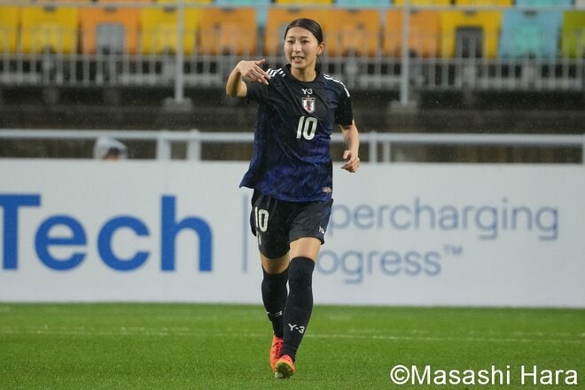 ドリブルで前を目指した｢ベレーザ19歳｣、ゴールを死守した｢秋田美人DF｣、檄を飛ばした｢美しすぎる10番｣、雨天の激闘後…キャプテンは天を仰いだ【日本代表vs中国代表】PHOTOギャラリーの画像007